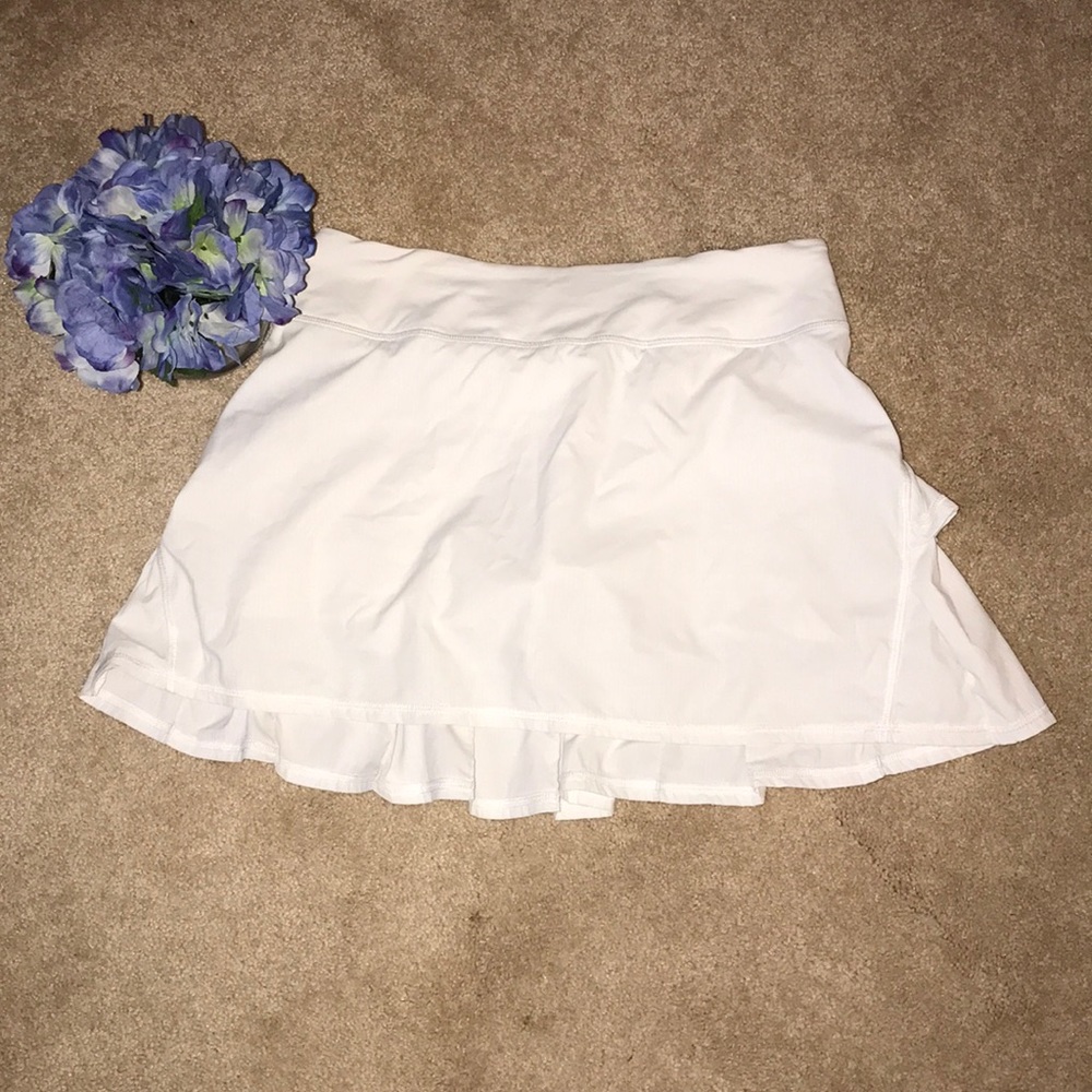 Lululemon skirt size 6 tall